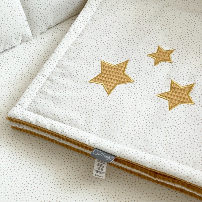 Paturica bebe din satin si stofa de vafe Stars mustar (3)